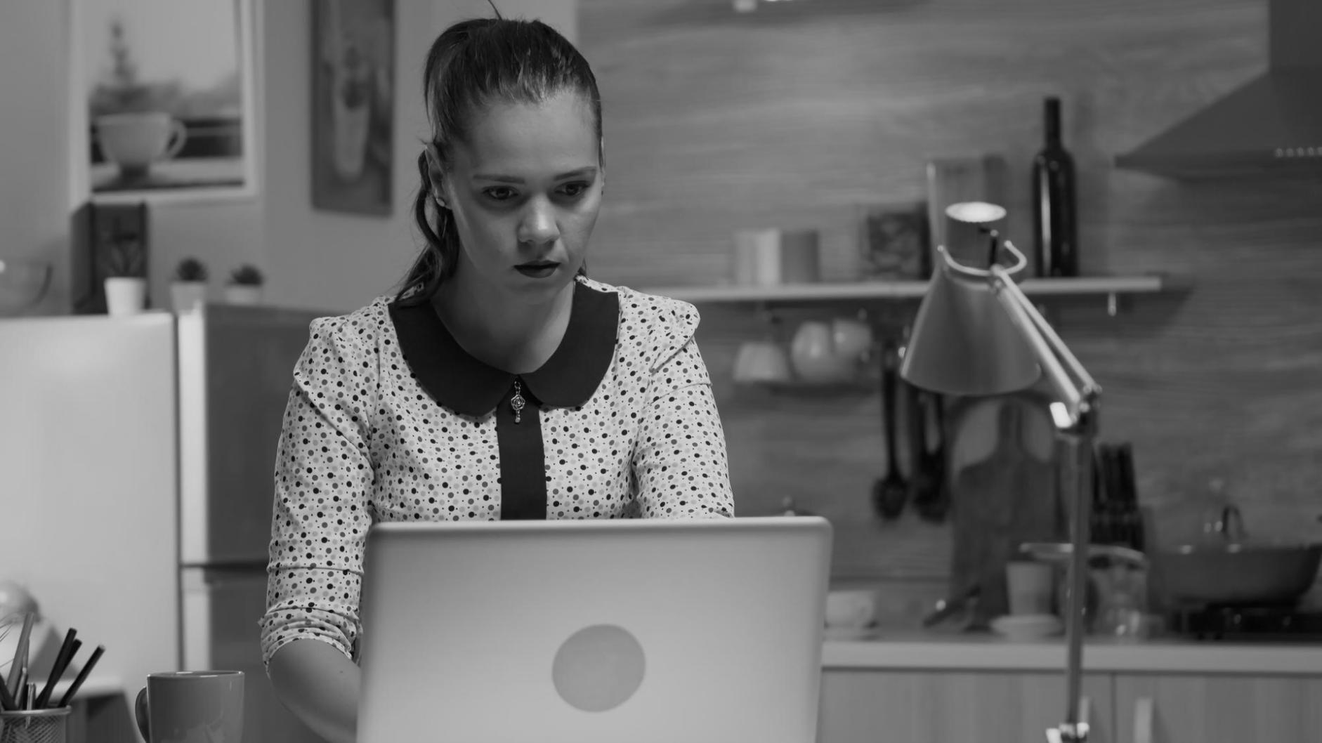 Profesionales trabajando en colaboración estratégica